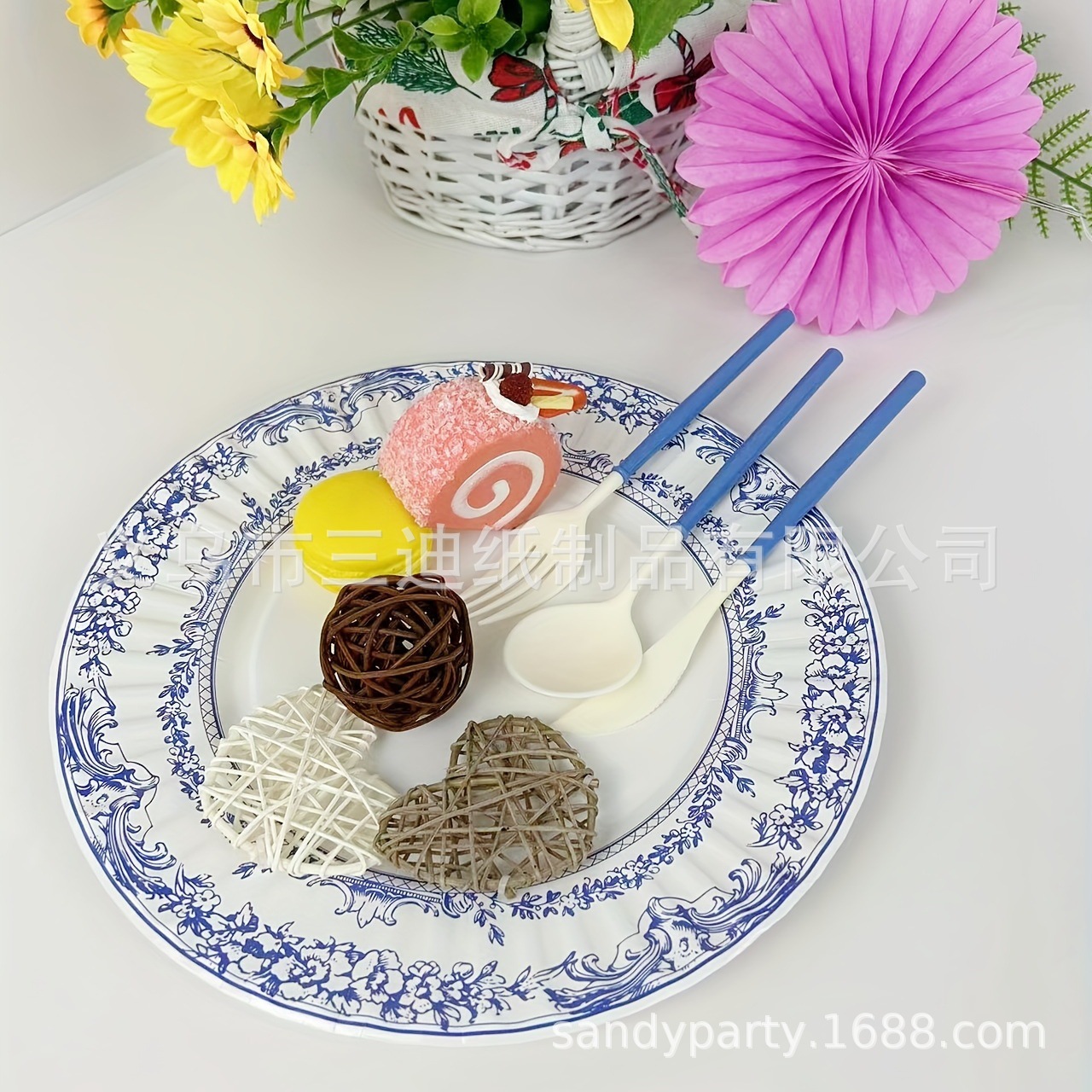 Picture of Disposable Paper Plate Blue and White Porcelain Printed Large Flat Plate Party Party Decorative Plate Dim Pot Plate Picnic Spring outing Tableware