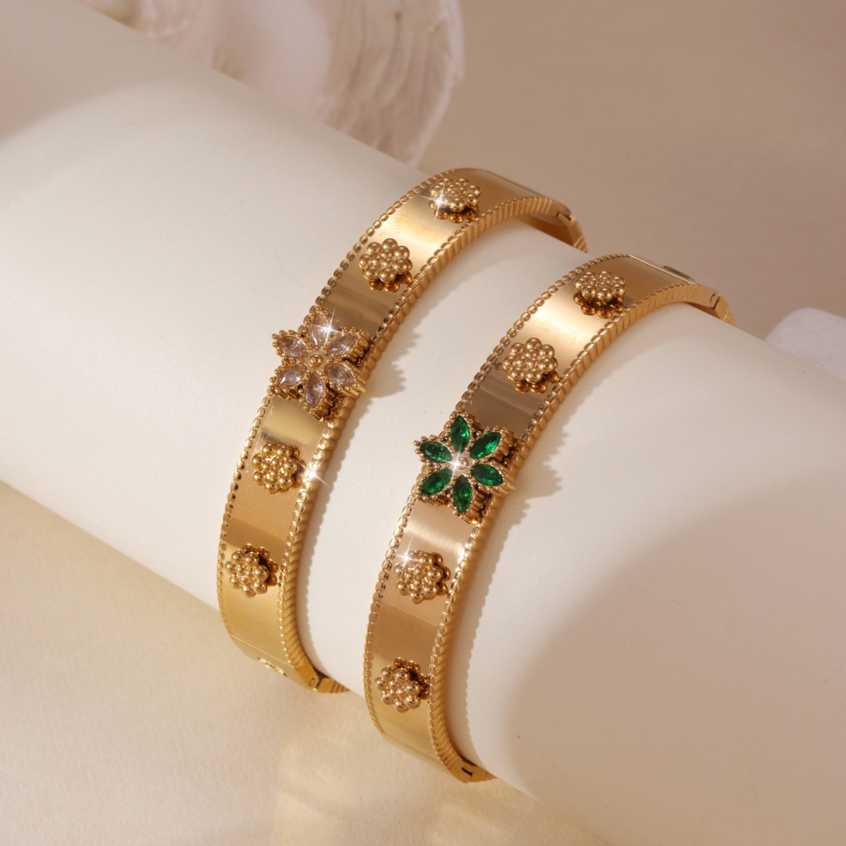 2025 New Gold Bracelet for Women Stainless Steel Inlaid with Zircon Six-Petal Flower Open Bracelet Cross-Border Hot Sale Wholesale
