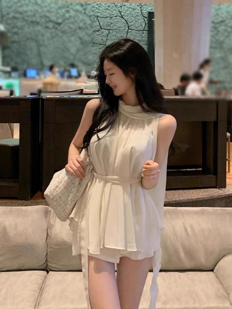 South Korea's Dongdaemun Spring and Summer New Elegant Neckline Lace-Up Waist Pure Color Sleeveless Chiffon Shirt T-Shirt Tops for Women