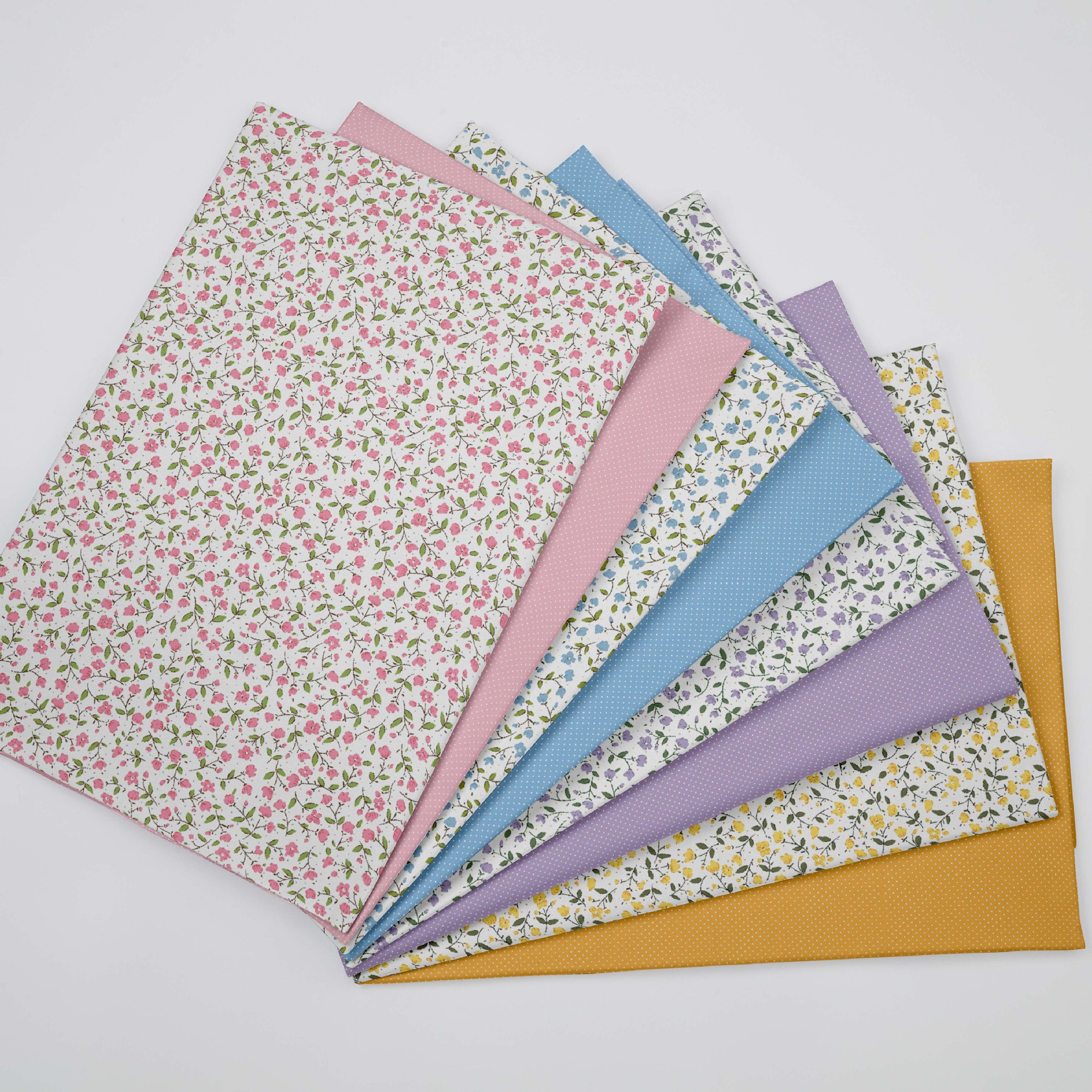 Wholesale Supply of 133*72 Twill Printed Fabric, Small Flower Printed 40 Count Cotton Fabric, 1.6m Width