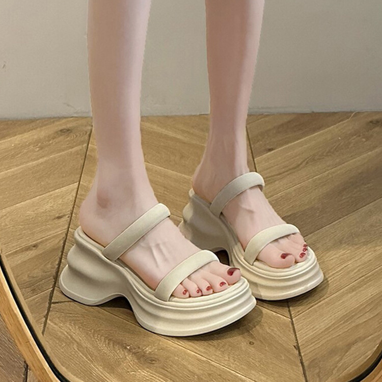 Thick-soled height-increasing sandals and slippers for women's 2025 summer latest outdoor wear fashionable all-match casual small one-word sandals with sandals