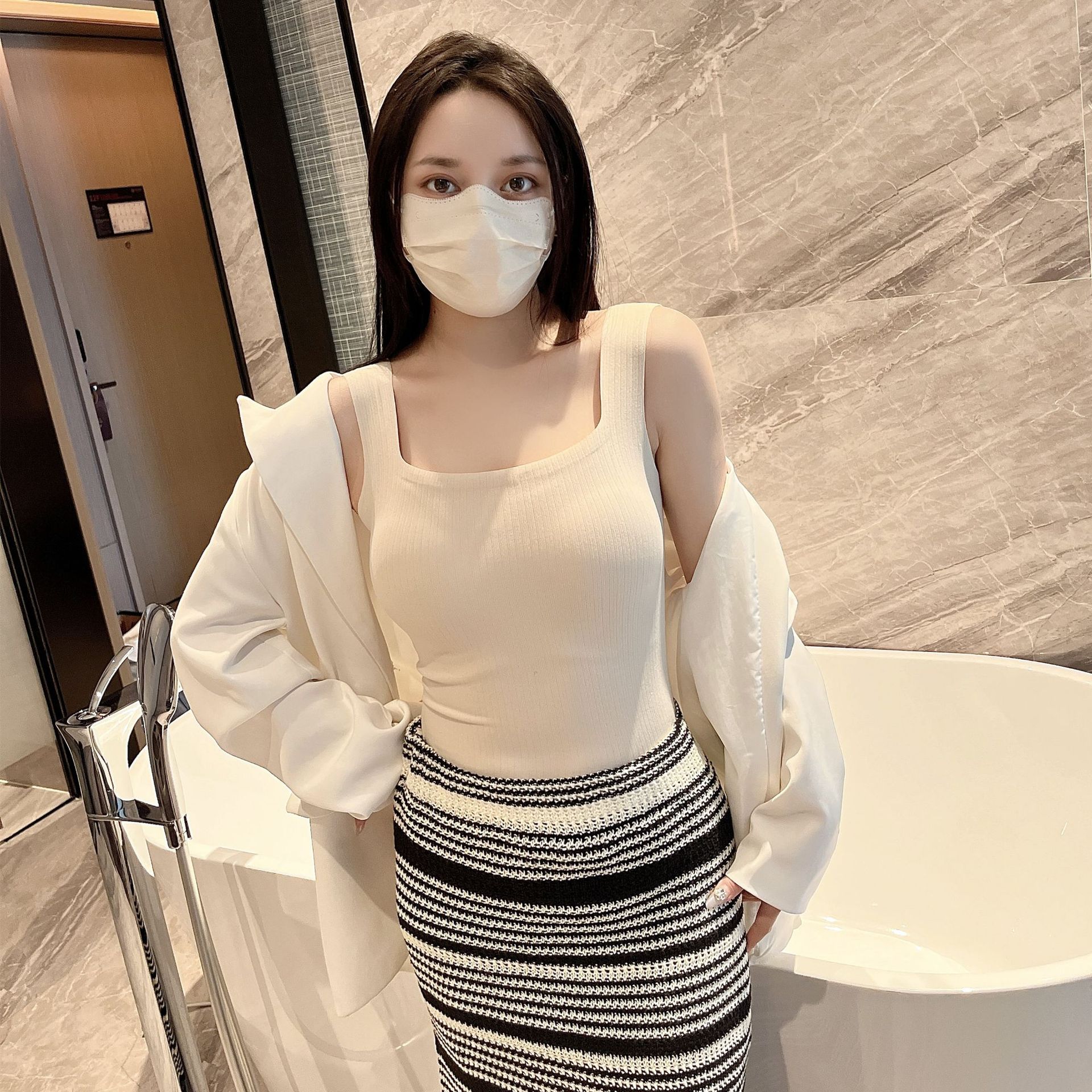 Autumn and winter hair tropical chest pad wear-free underwear comfortable skin-friendly non-trace heat storage ladies warm bottoming vest women's wholesale