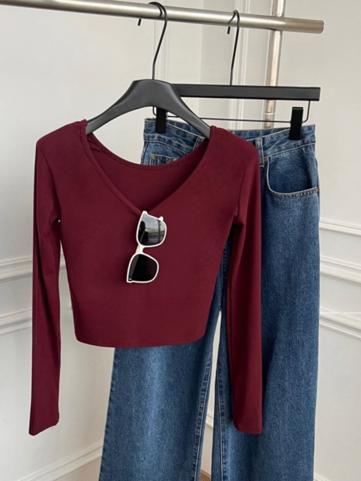 Tight and Sexy V Neck Pure Desire Bottoming Shirt for Women Autumn and Winter 2025 Spring Right Shoulder Long-Sleeved T-Shirt Slimming Look Inner Short Top