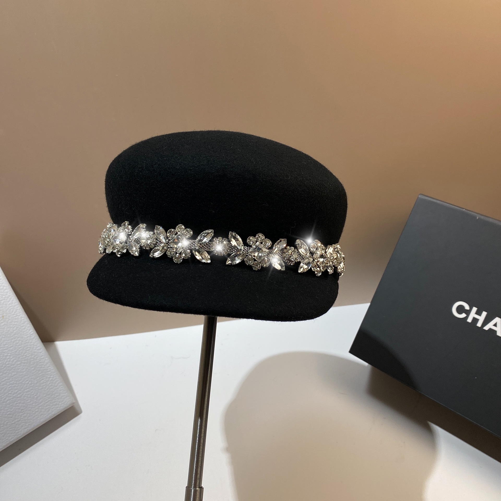 New Fashion Entry Luxury Niche Rhinestone Pure Wool Navy Cap Autumn and Winter French Stylish Socialite Chanel Style Cap