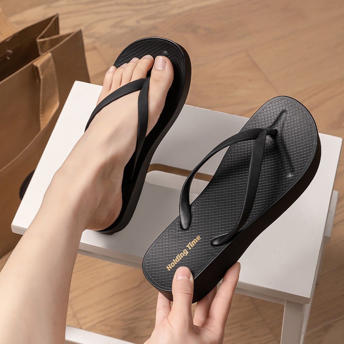 Lidani Thick Bottom Flip-Flops Women's Summer Outer Wear 2025 High Height Anti-slip Fashionable Seaside Beach Slippers for Women