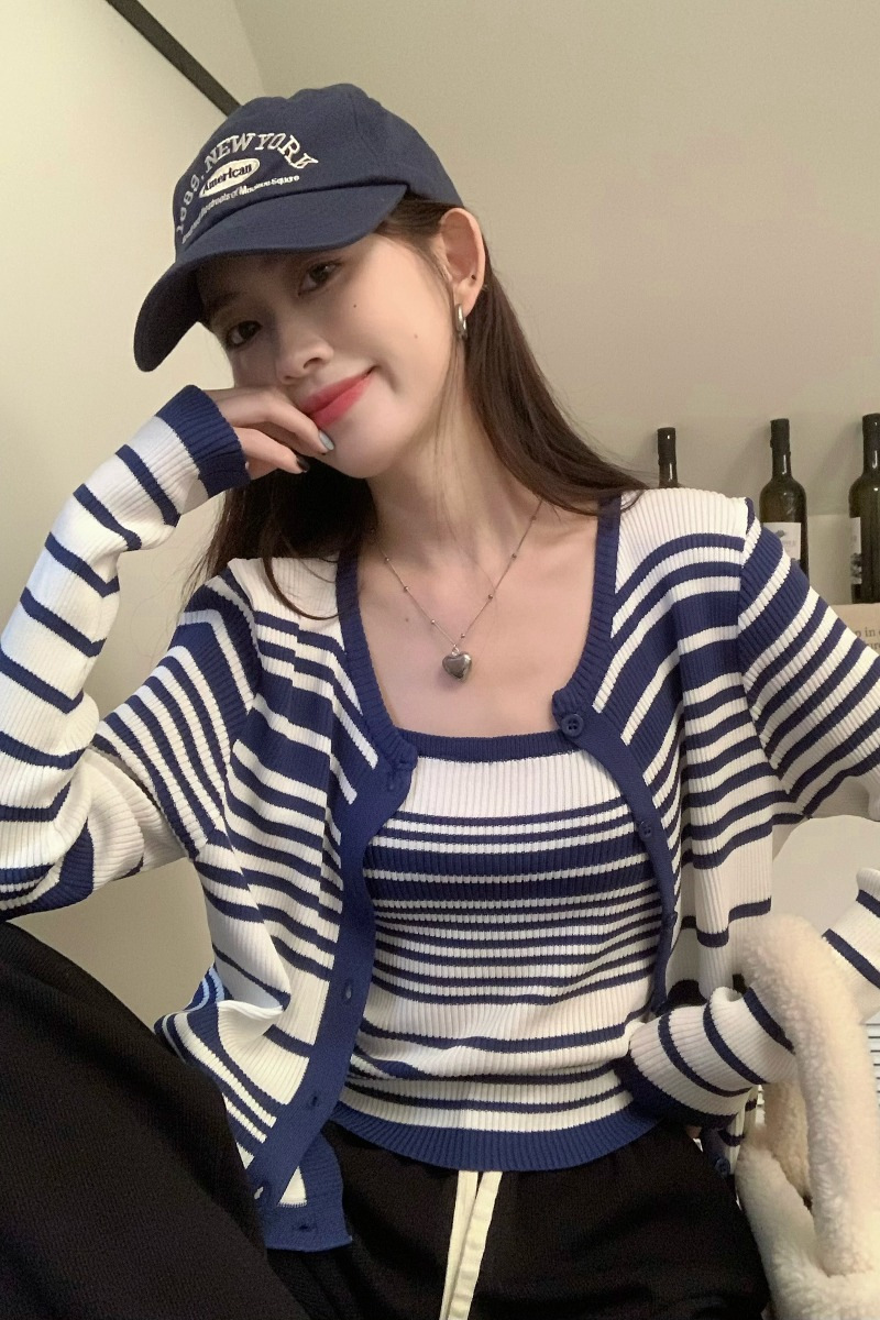 Fashionable contrast color striped suit women's autumn new knitted cardigan coat stacked camisole two-piece set