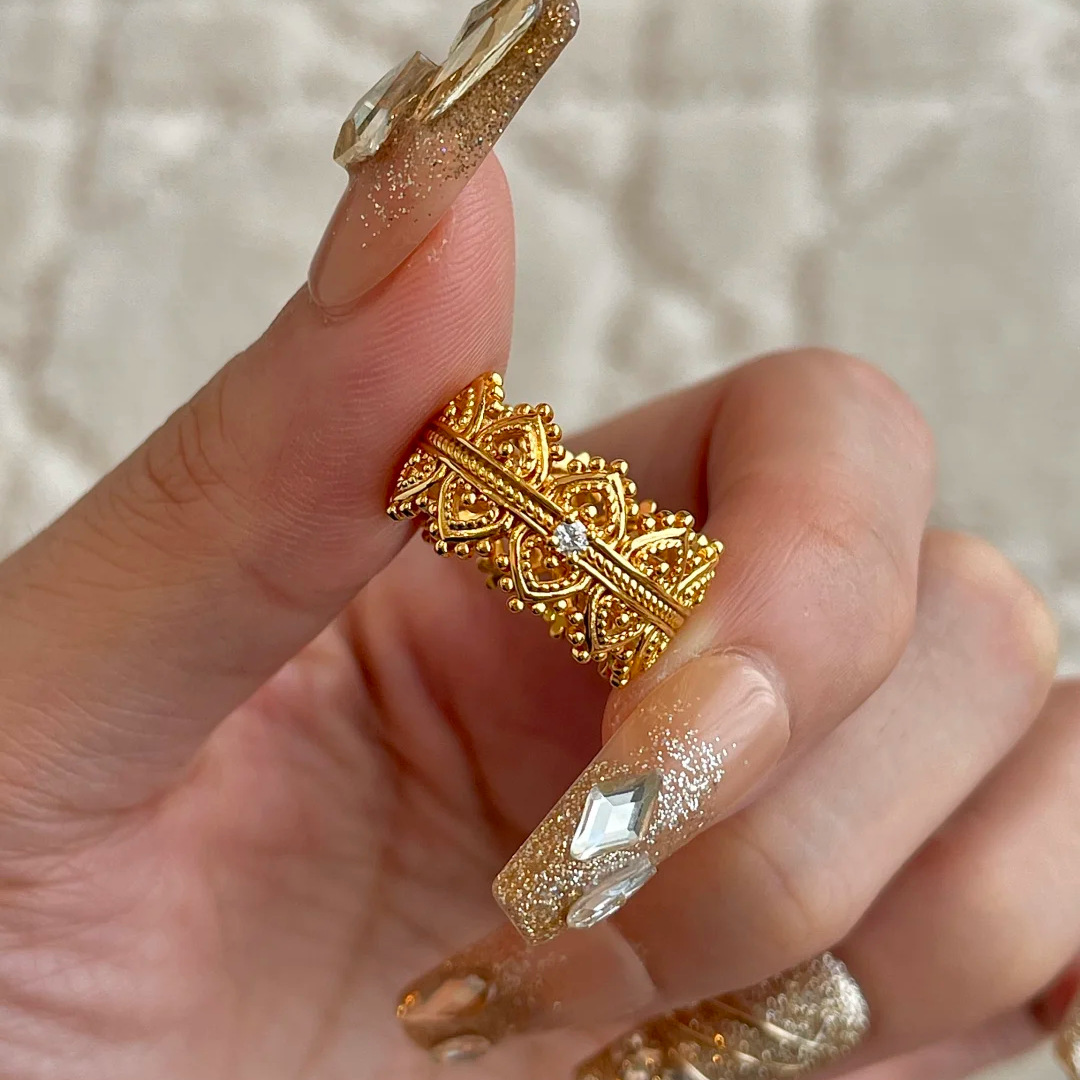 New Chinese Lace Lace Crown Ring Light Luxury Vintage High-end Sense Hollow Carved Texture Carved Gold Ring for Women