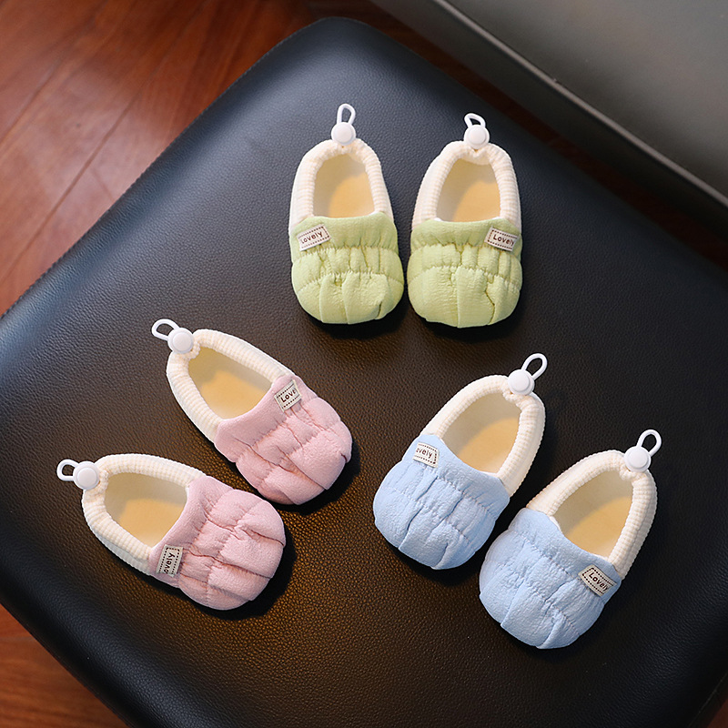 Baby soft-soled cloth shoes spring and autumn bean shoes lightweight non-slip toddler shoes adjustable buckle 0 to 1 year old men and women cute