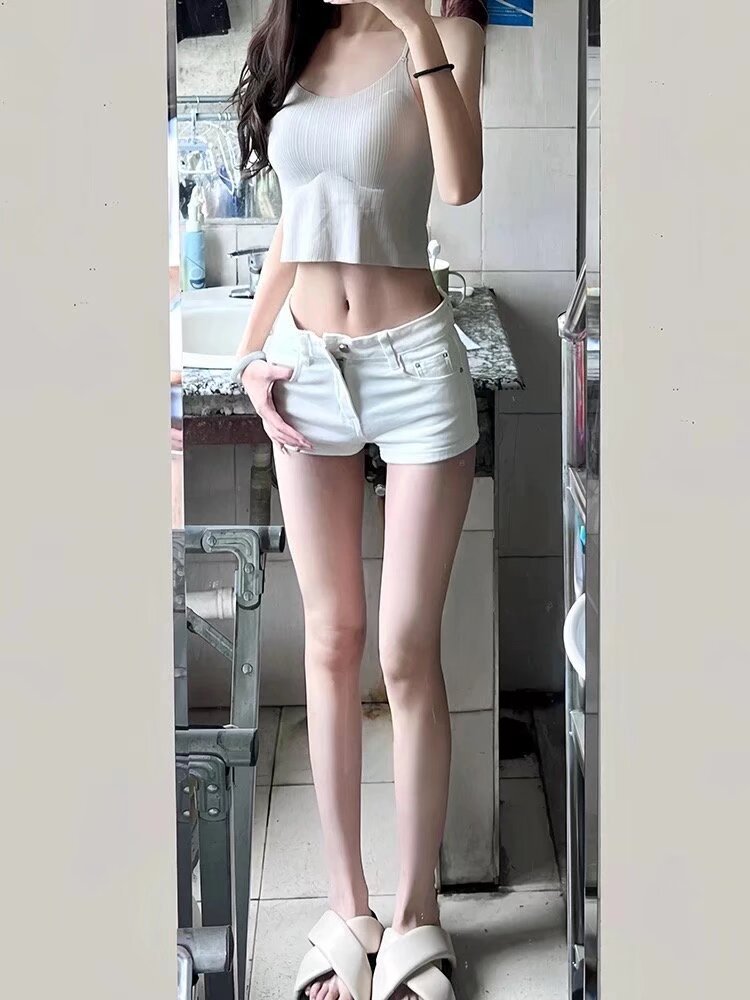 Picture of Sweet White Shorts Women's Summer Low Waist Slimming Design Sense Rivet Stretch Hip All-match Elegant Hot Pants for Hot Girls