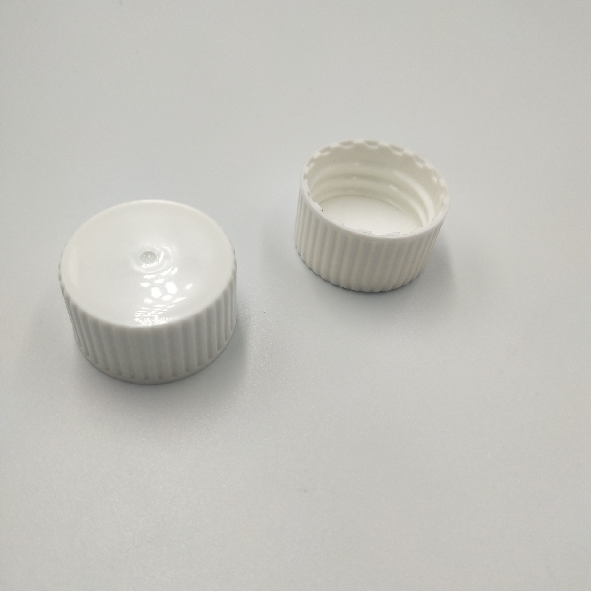Picture of Factory supply 28/410 white thick lace plastic cover pp rotary cover sealed cover inverted tooth rotary cover