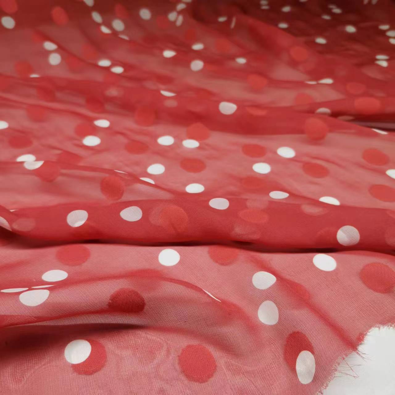 Cut Flower Dot Silk Georgette Polka Dot Fabric 8mm Fashion Mulberry Silk Fabric