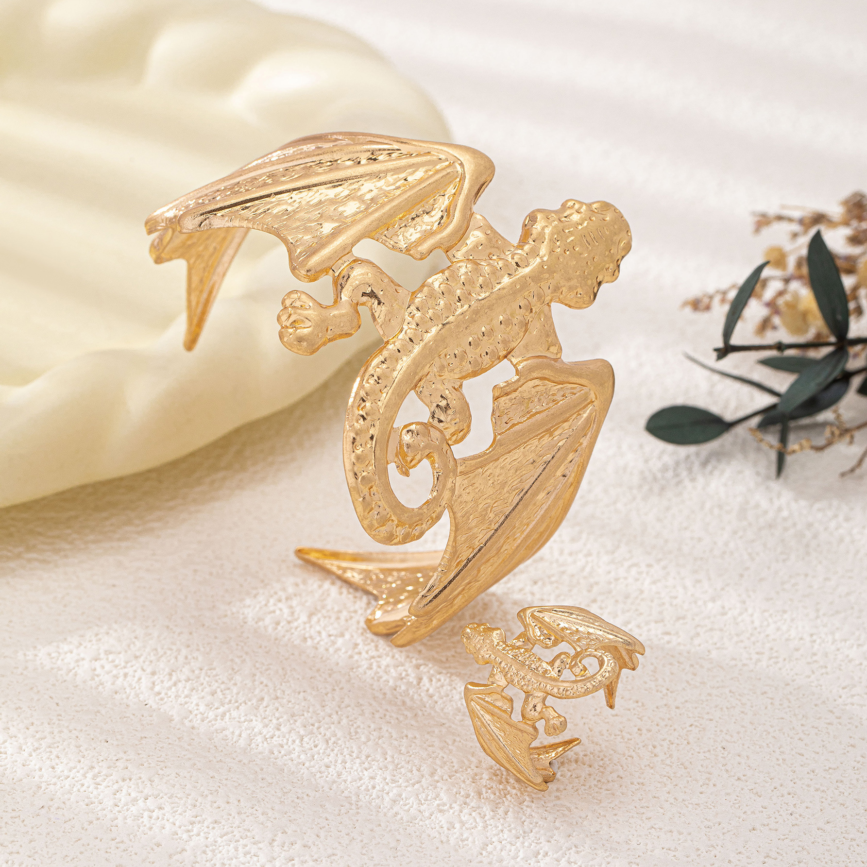 Picture of Cross-border Hot Personality Exaggerated Creative Bat Bracelet Ring suit Suitable for Women's Party Wear