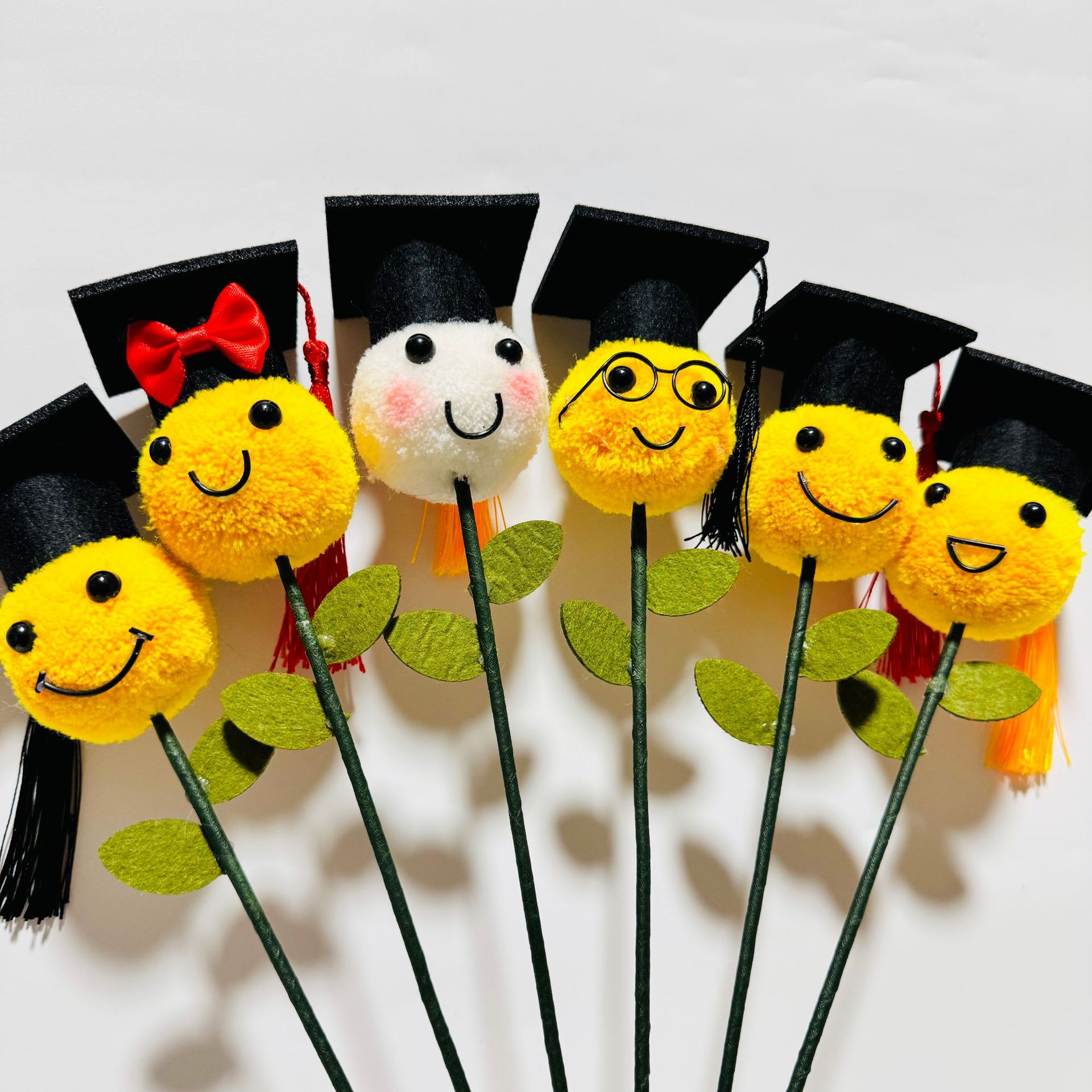 Fur Ball Artificial Flower DIY Material Package Graduation Season Gift Table Tennis Chrysanthemum Doctor Hat Handmade DIY Emoticon Package Creative