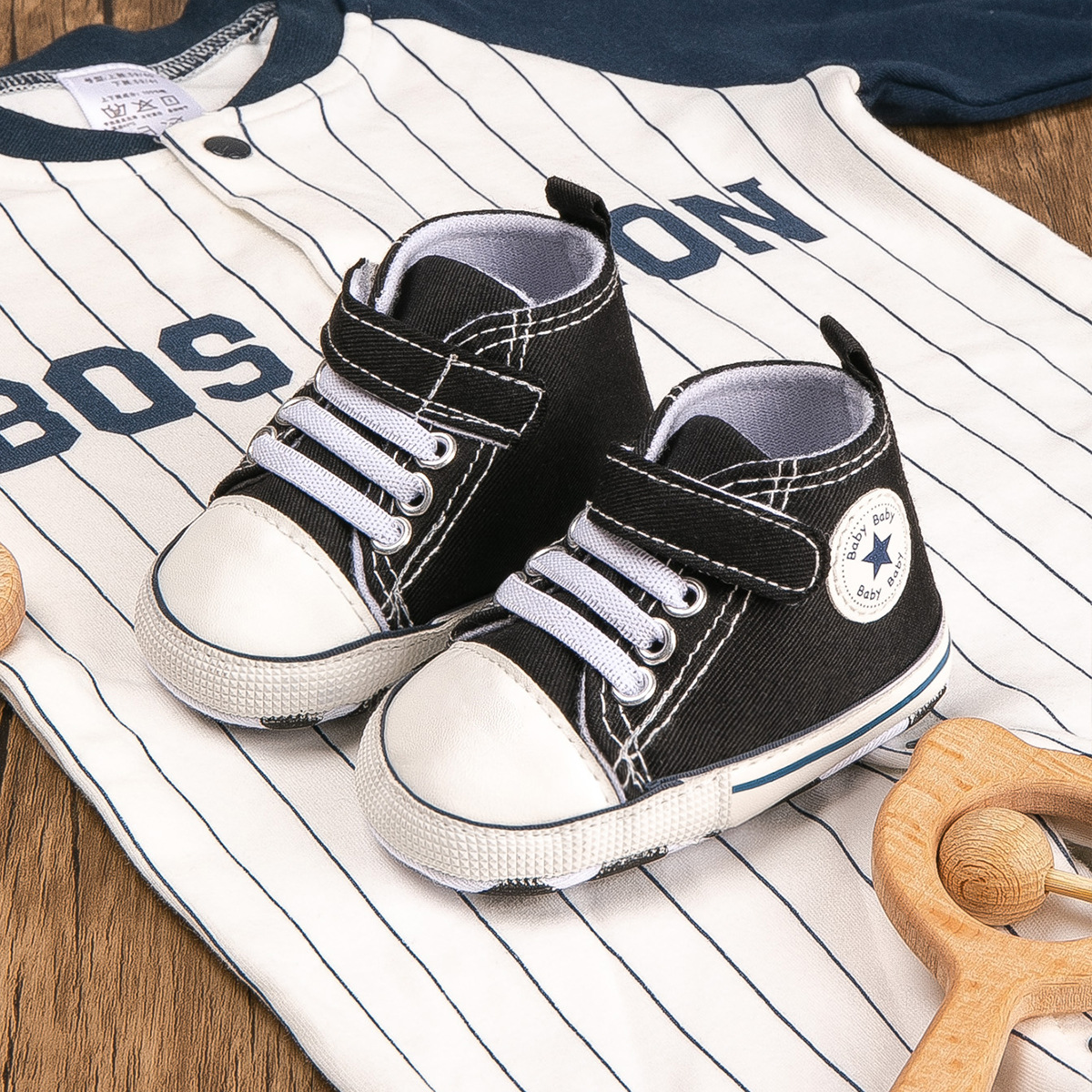 Picture of Foreign trade explosions classic high-top baby canvas shoes toddler shoes soft bottom with baby shoes
