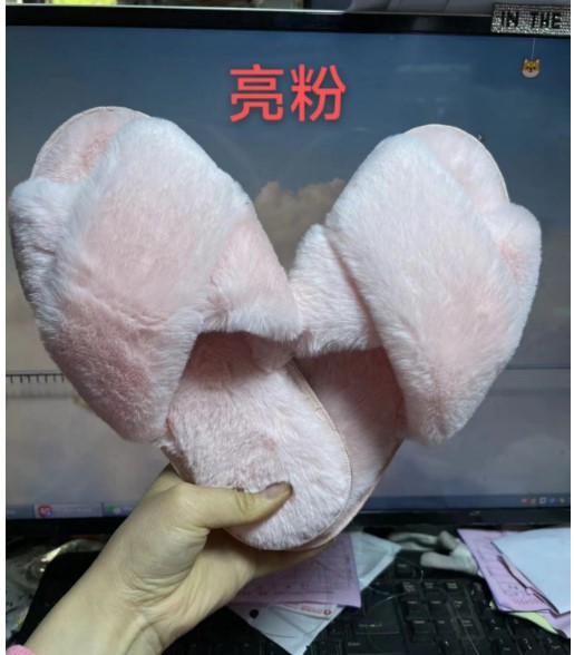 Picture of Foreign trade plush cotton slippers for women 2022 autumn and winter New Women's Flat open toe home Cross plush slippers wholesale
