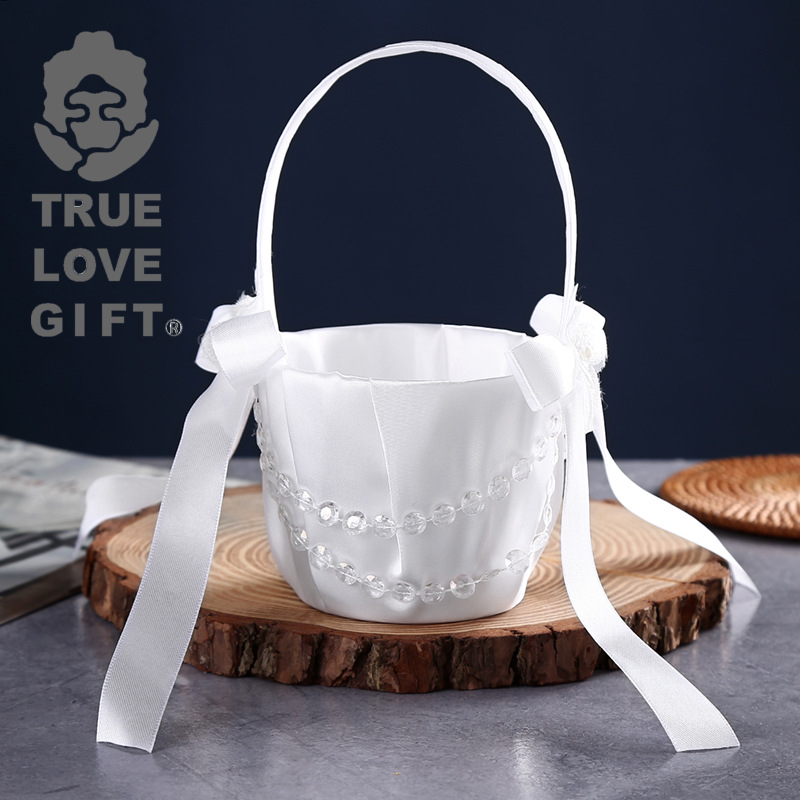 Western style flower basket bride bridegroom wedding wedding flower girl romantic dream love bridesmaid luxury handmade basket