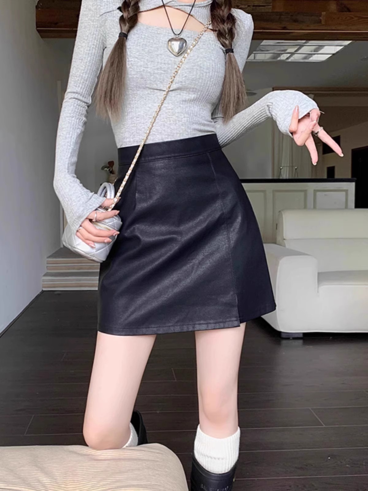 High Waist A- Line Leather Skirt Women's New Autumn and Winter plus size chubby girl Black PU Leather Slimming Skirt Hip Skirt Small Leather Skirt