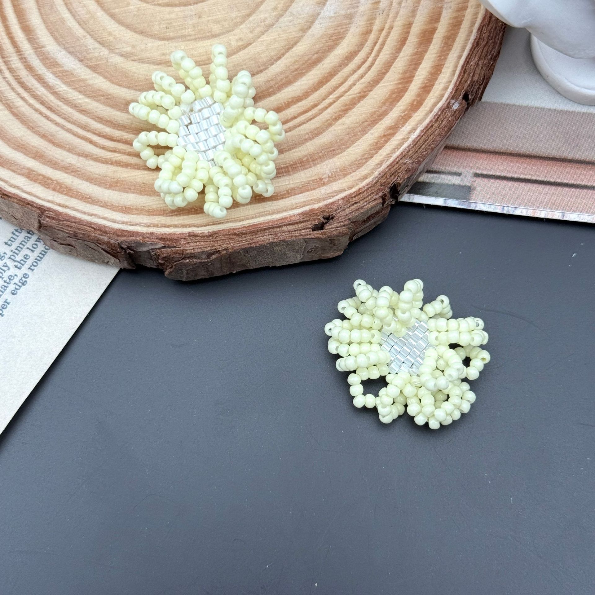 Picture of Small fresh daisy flower DIY hand-woven beaded hairpin hair ornament earrings material accessories