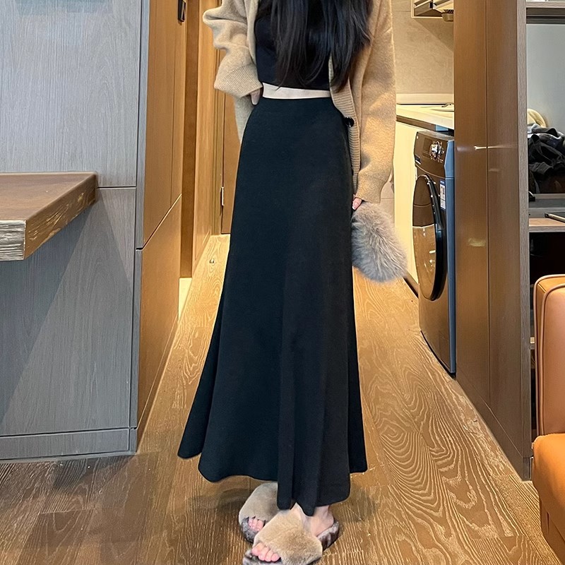French Style Autumn and Winter high quality Skinny Meat Covering Solid Color Elegant Half-length Skirt