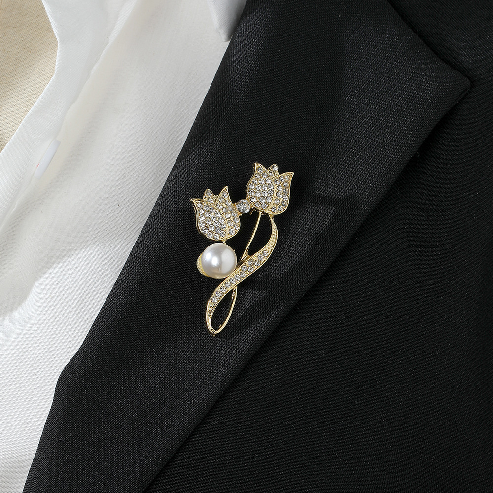 Picture of Cross-border European and American Diamond Elegant Tulip Pearl Brooch Light Luxury High-end Coat Corsage Suit Pin Women