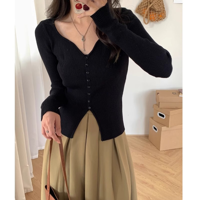 Picture of French retro slim-fit knitted cardigan women's design bottoming shirt sweater open collarbone split waist inner top