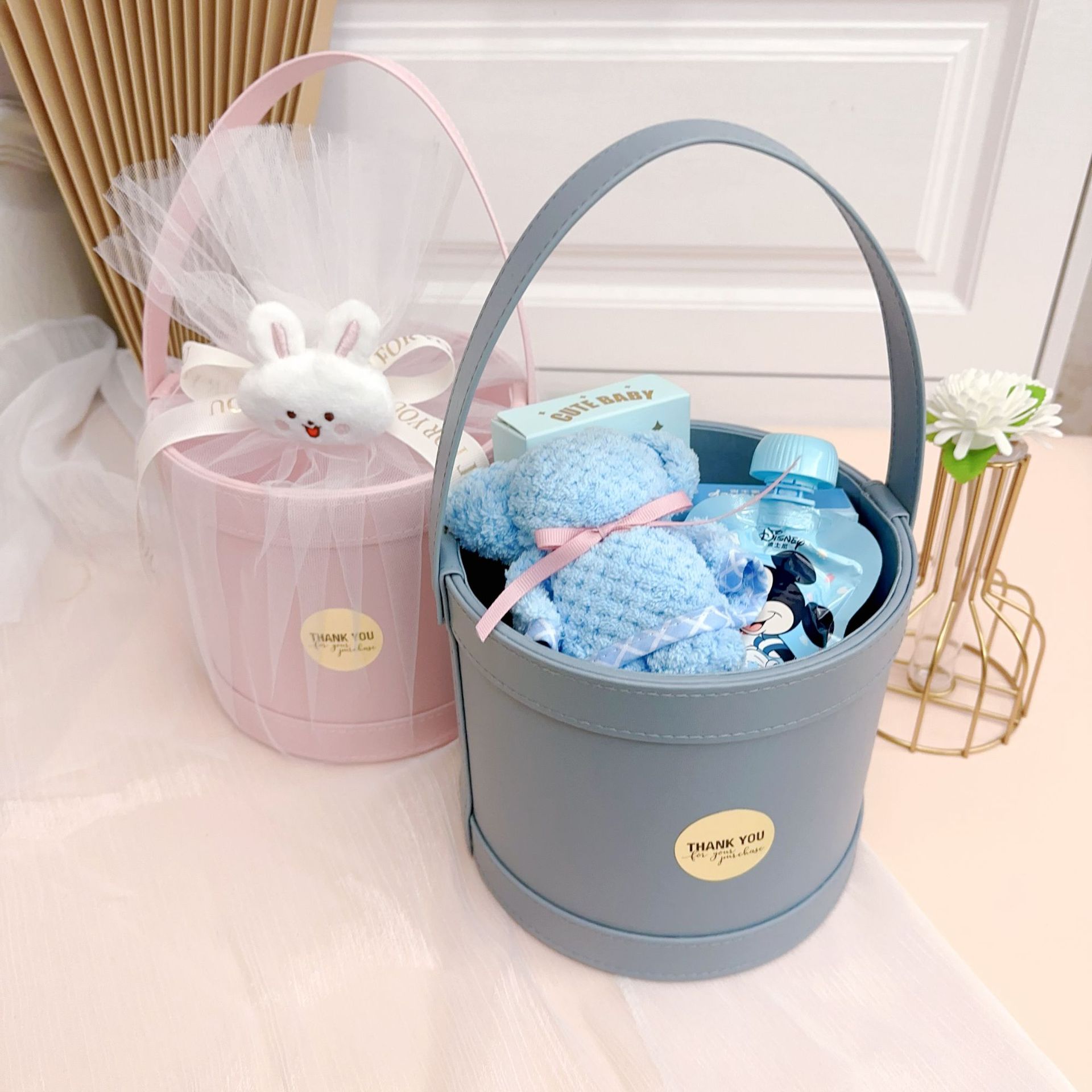Round hug bucket creative gift box leather gift portable newborn one month old birthday gift box