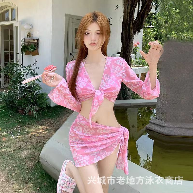 Sweet hot girl bikini swimsuit women's long-sleeved four-piece sexy pure desire online red style small chest hot spring vacation beach