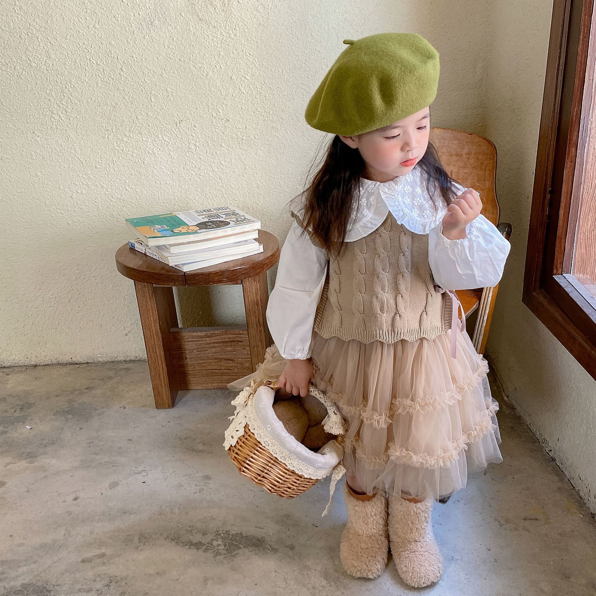 Picture of Girls' Wool Vest 2025 Autumn and Winter New Korean Style Girls' Webbing Knitted Vest Vest Fashionable Baby Vest