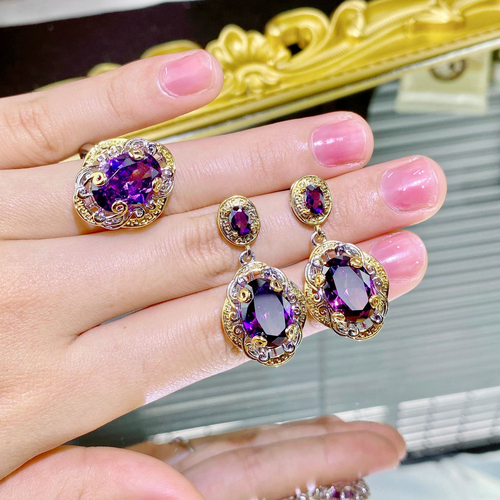 Atmospheric Double Color Gold Amethyst Pendant Opening Ring Color Treasure Earrings Italian Vintage Carved Gold Craft Purple Diamond Set