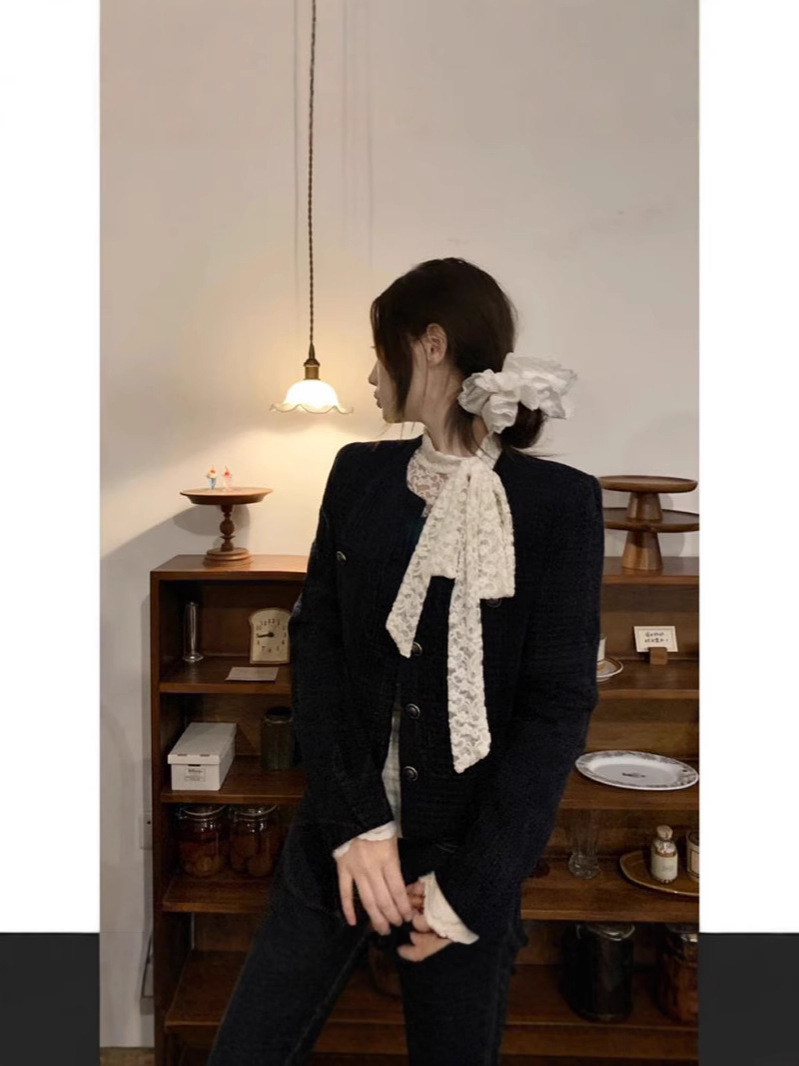 Picture of 1660 Autumn and Winter New French Design Sense Lace Top Slim-fit Slim New Slim-fit Pure Base Shirt Women