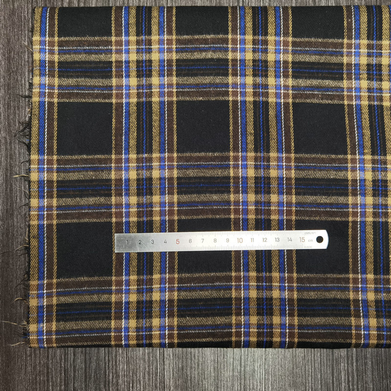 Picture of in stock brushed plaid fabric spring and summer women's shirt cloth 21 polyester cotton woven flannel plaid lining