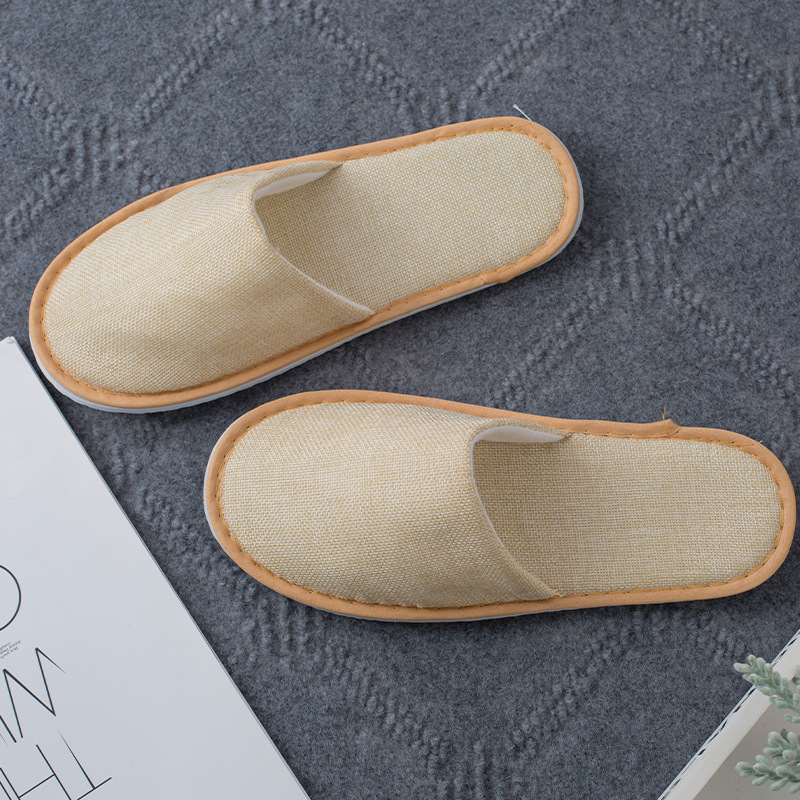 Picture of Disposable Slippers Hospitality Home Indoor Homestay Hotel Guesthouse Club Men's and Women's Coral Fleece Thickened Travel