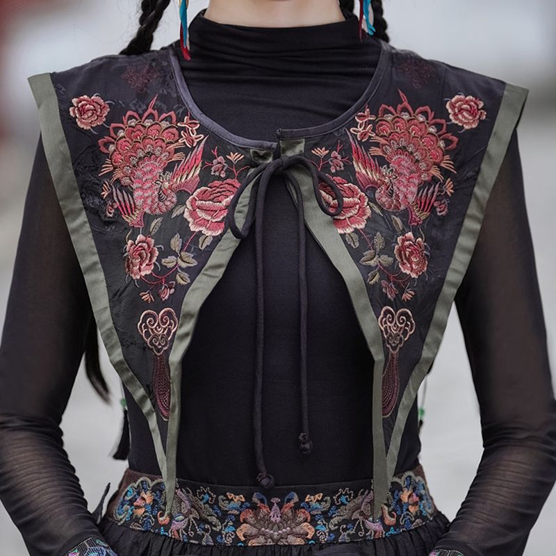 Picture of Four Seasons All-match Ethnic Style Women's Clothing New Chinese Retro Embroidered Cloud Shoulder All-match Cape Shawl Short Small Outer