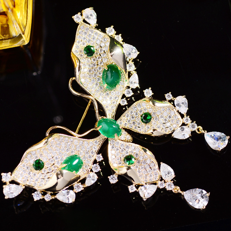 Picture of South Korea zircon butterfly brooch elegant elegant fashion coat cheongsam clothing pin temperament clothing accessories brooch