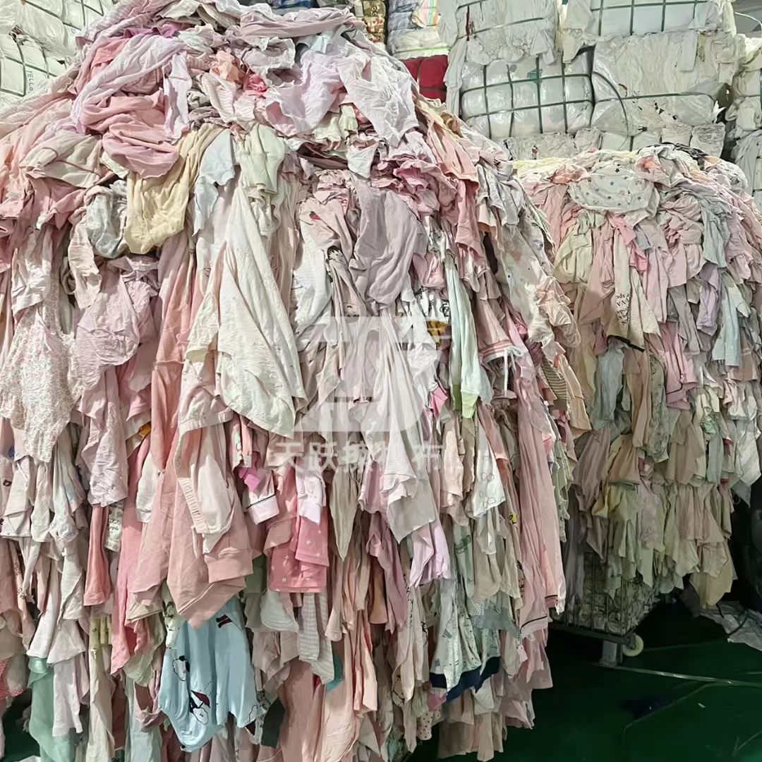 Picture of Light-Colored New Cloth Is Available in Stock for Machine Wiping Cloth, Water-Absorbing and Oil-Absorbing Industrial Ship Cotton Gauze Cloth Scraps