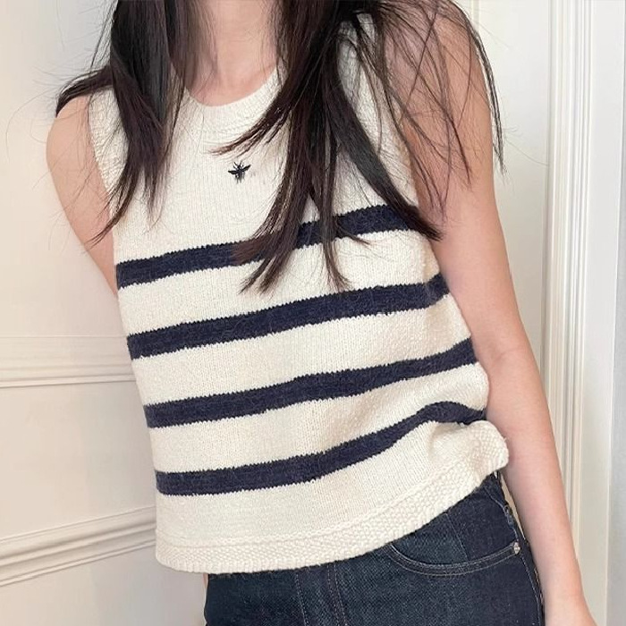 Tweed Style Embroidered Stripesd Sleeveless Knitwear for Women 2025 Summer New Knitwear Casual Round Neck Short-Sleeved Vest