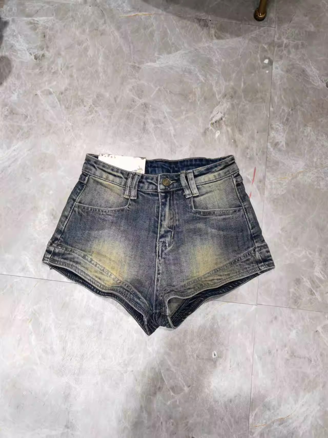 American Style Spice Girl Retro Old Denim Shorts Women's Spring and Summer 2024 New Design Sense High Waist Slim Fit Hot Pants