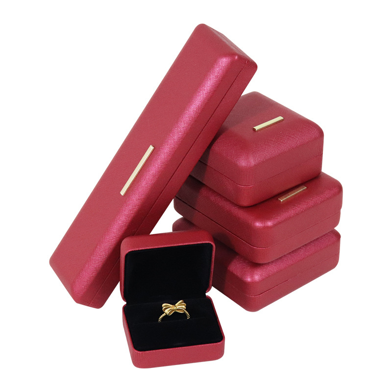 Picture of PU Leather Rounded Jewelry Box Storage Necklace Earrings Earrings Bracelet Pendant Bracelet Jewelry Ring Packaging Box