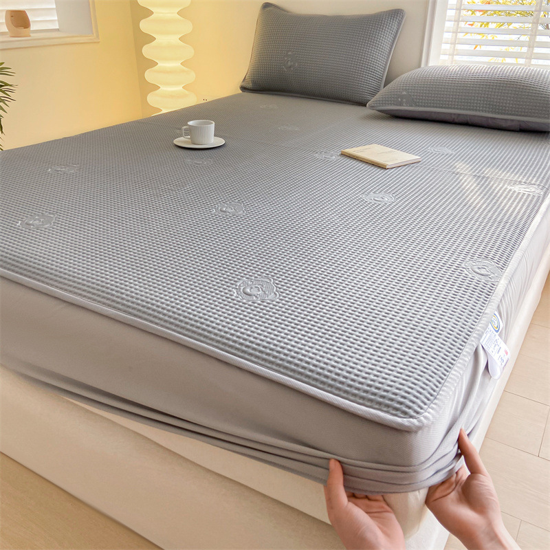 Picture of Summer cool silk summer cool quilt four-piece set air conditioning quilt ice bean mat three-piece set bed hat ice silk soft mat