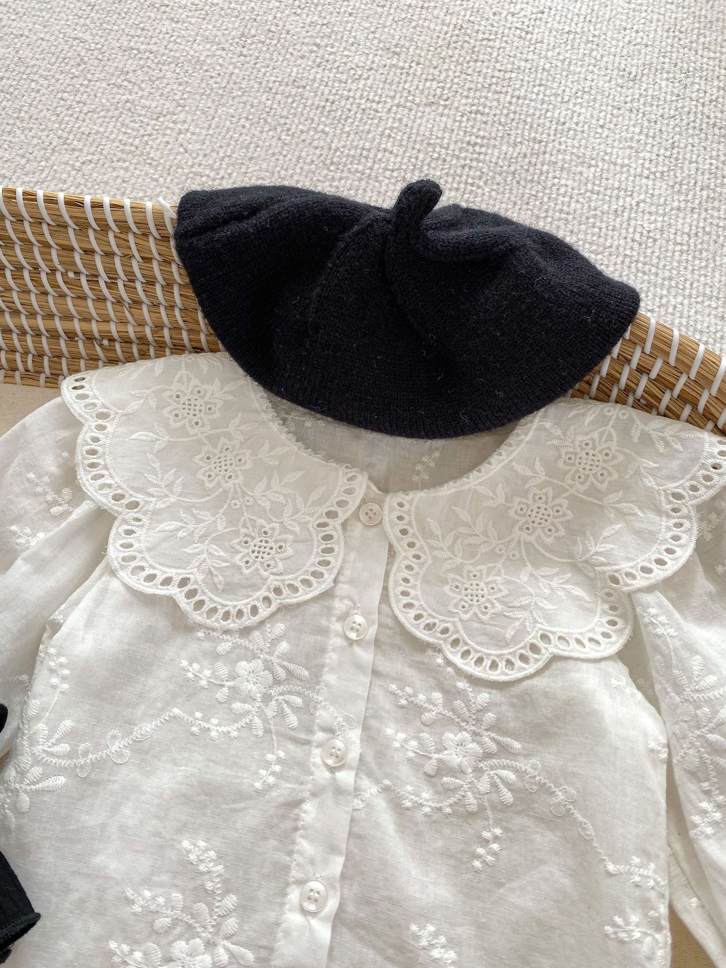 Picture of 2025 New Baby Clothes Spring Korean Style Baby Girl Solid Color Large Lapel Shirt Suspender Bag Pants Two-Piece Set