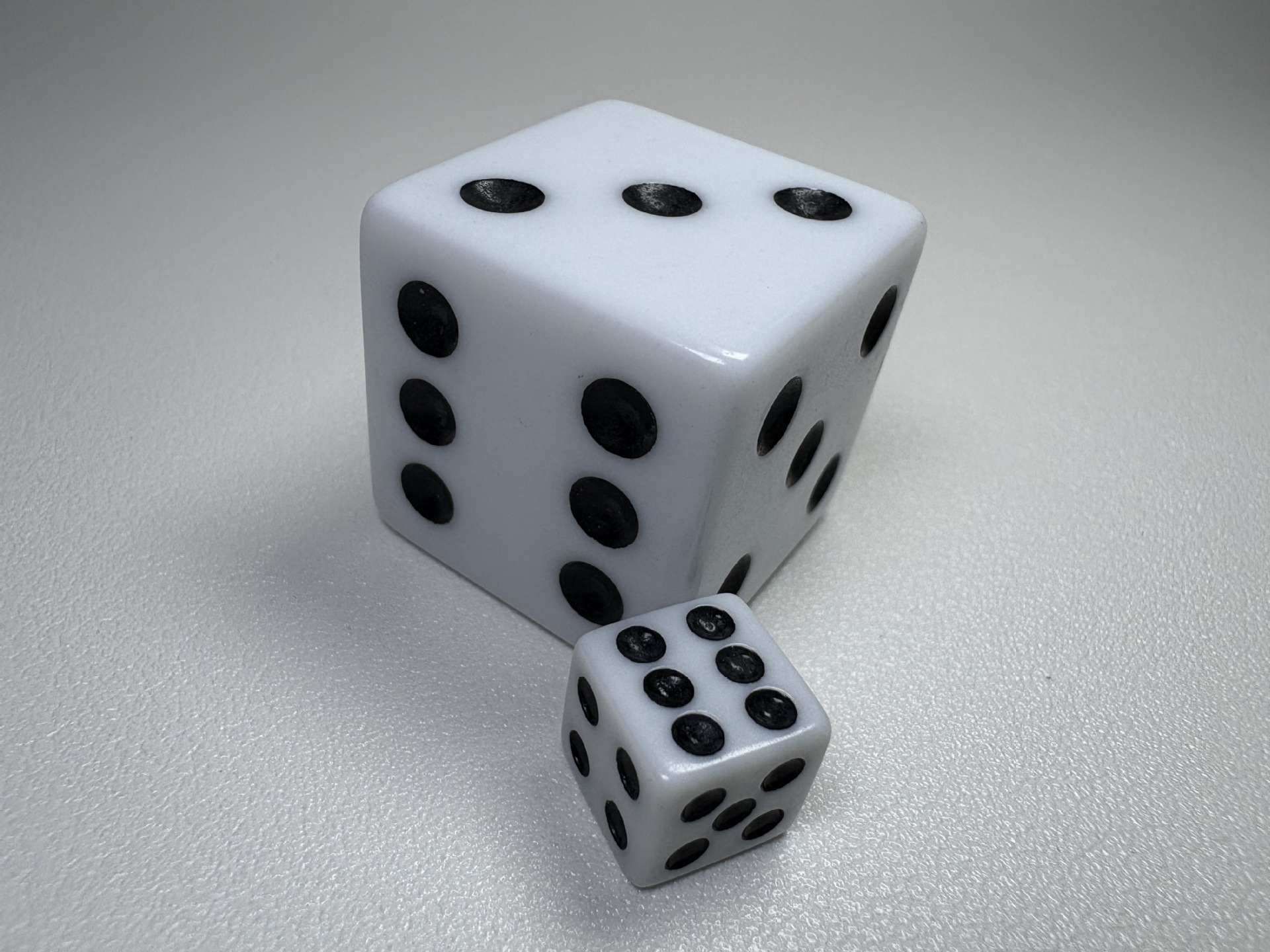 Picture of Right Angle Square Solid Color White Background Board Game Running Group Accessories Teaching Game Entertainment Props Drawing Acrylic Mini Dice