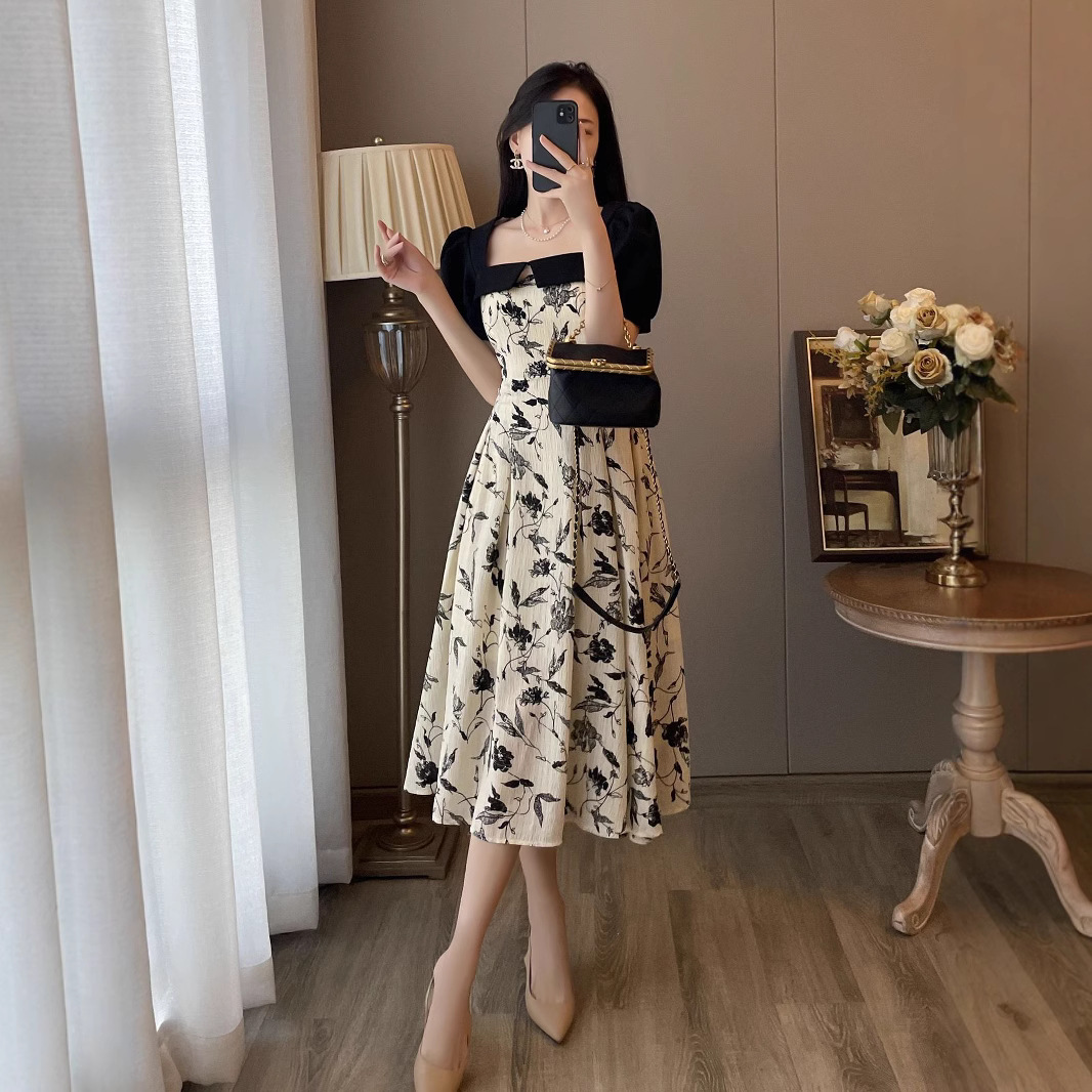 Pure Desire Style Design Sense Slim Stitching Floral Dress Women's Summer 2023 New Square Collar Puff Sleeve A- shaped dress