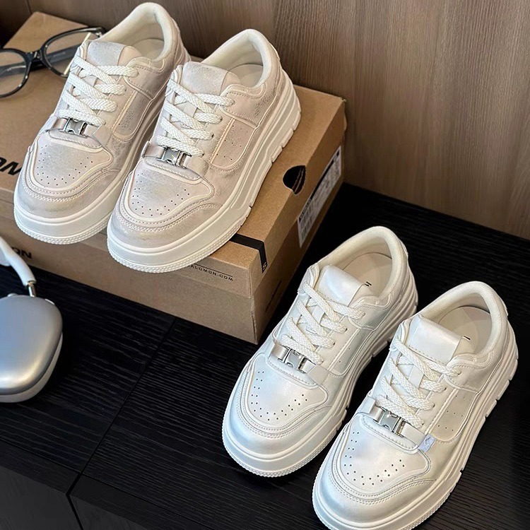 Thick-Soled Pearlescent Lock Genuine Leather White Shoes for Women 2024 New Sports and Casual Shoes with Increased Laces and Distressed Sneakers
