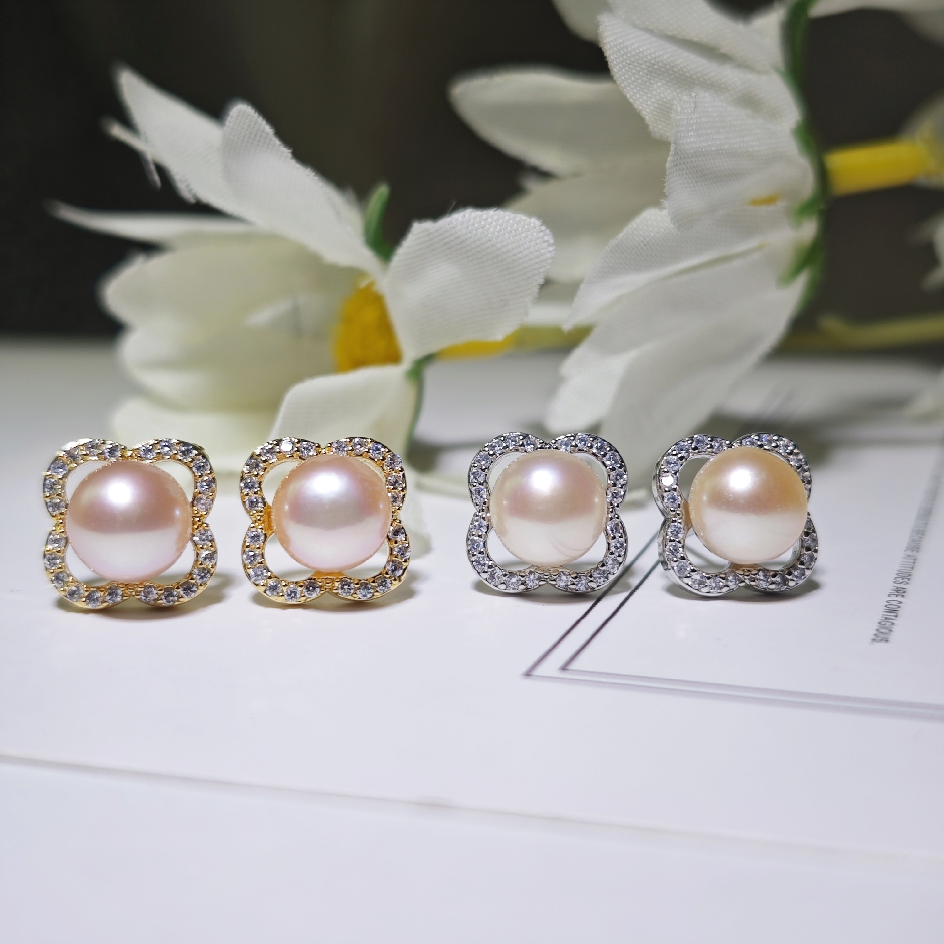 Picture of Cross-border classic four-leaf clover earrings 18K gold-coated copper gold-plated lucky grass S925 white fungus needle earrings for women