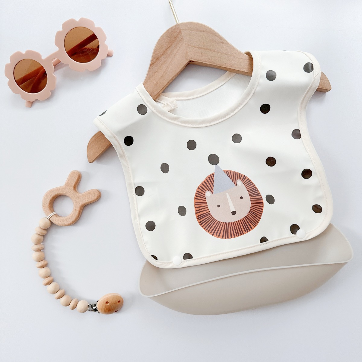 Picture of New Children's Silicone Bib Baby Meal Bag Baby Food Supplementary Food Bag Waterproof Anti-dirty Artifact PU Soft Bib