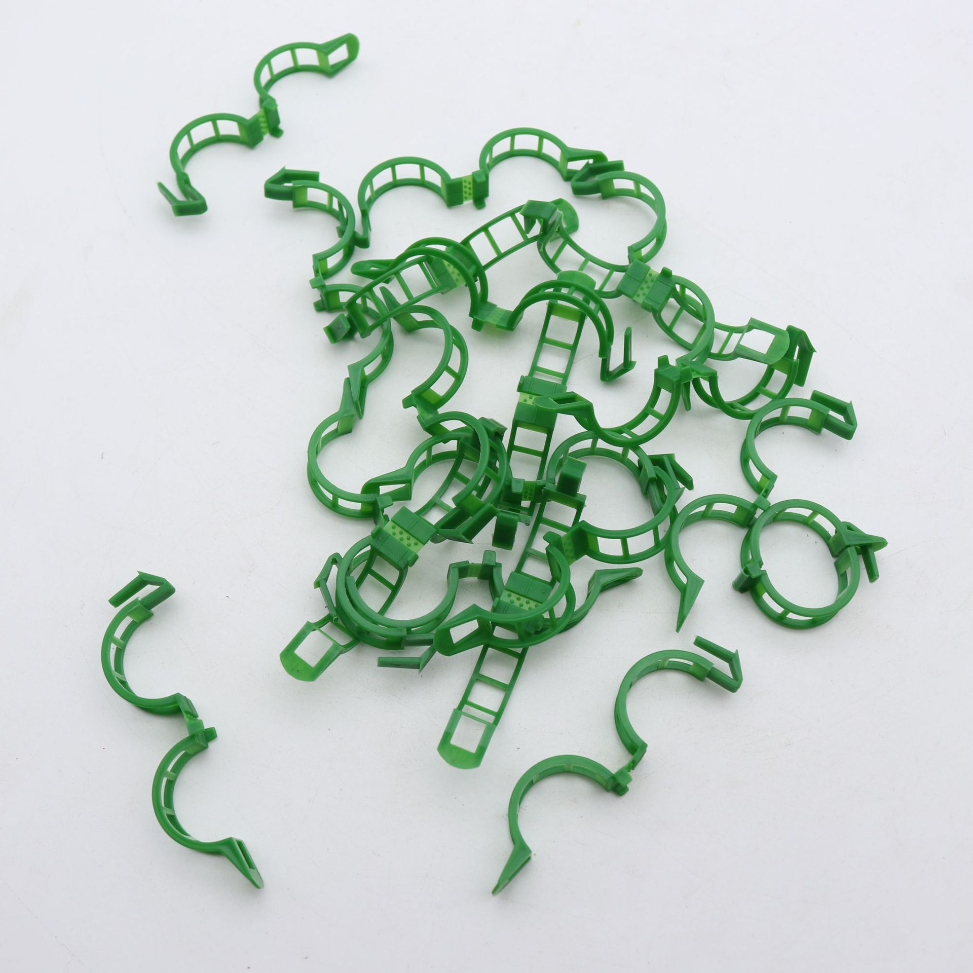Plastic climbing vine hanging seedling clip binding vine clip binding branch hanging vine clip holding vine plant ornaments vegetable garden clip wholesale