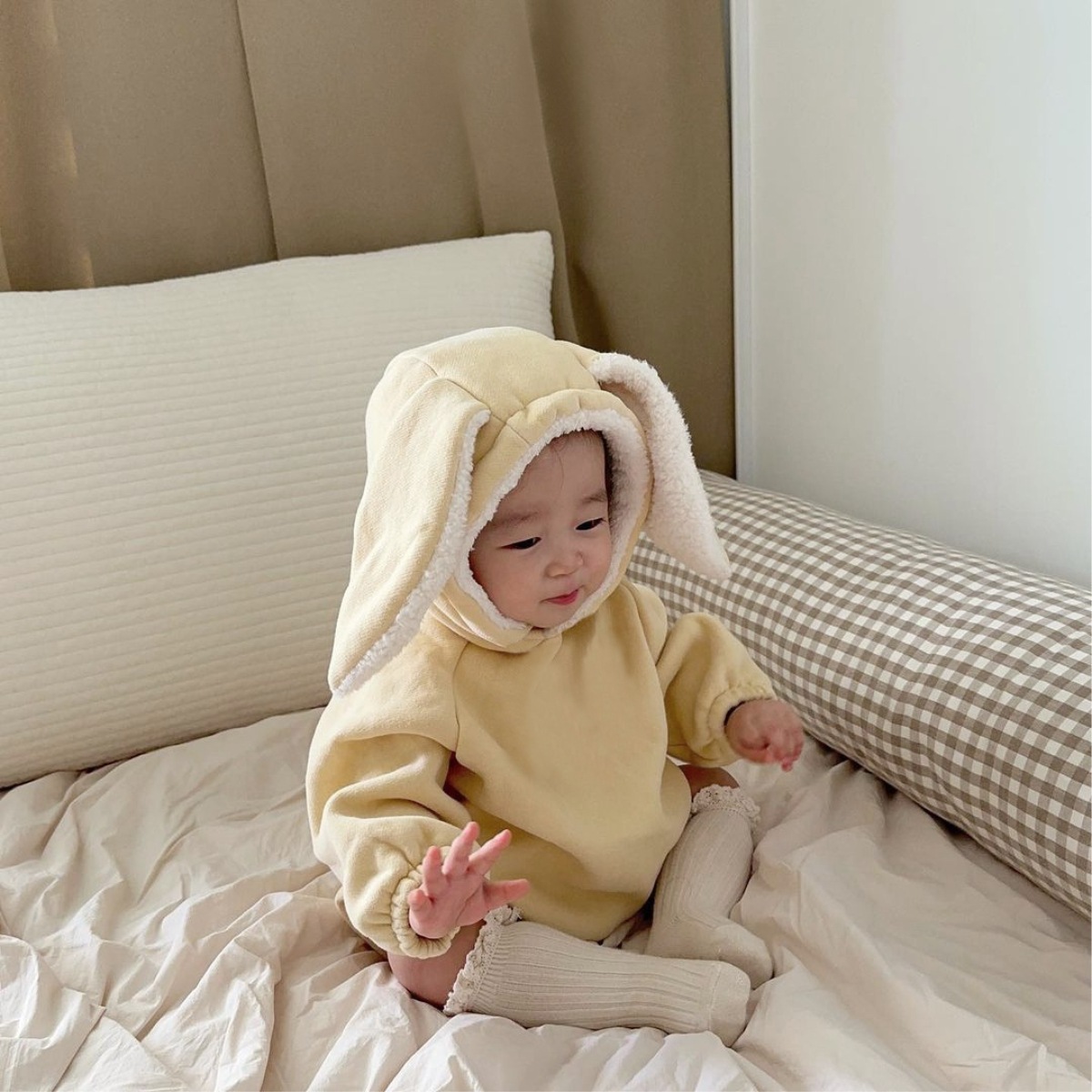 Baby Autumn and Winter fleece-lined Thickened Rabbit Ears Hooded Bodysuit for Boys and Girls Baby Stupid Cute Rabbit Baby Outer Wear Bag Fart Clothes