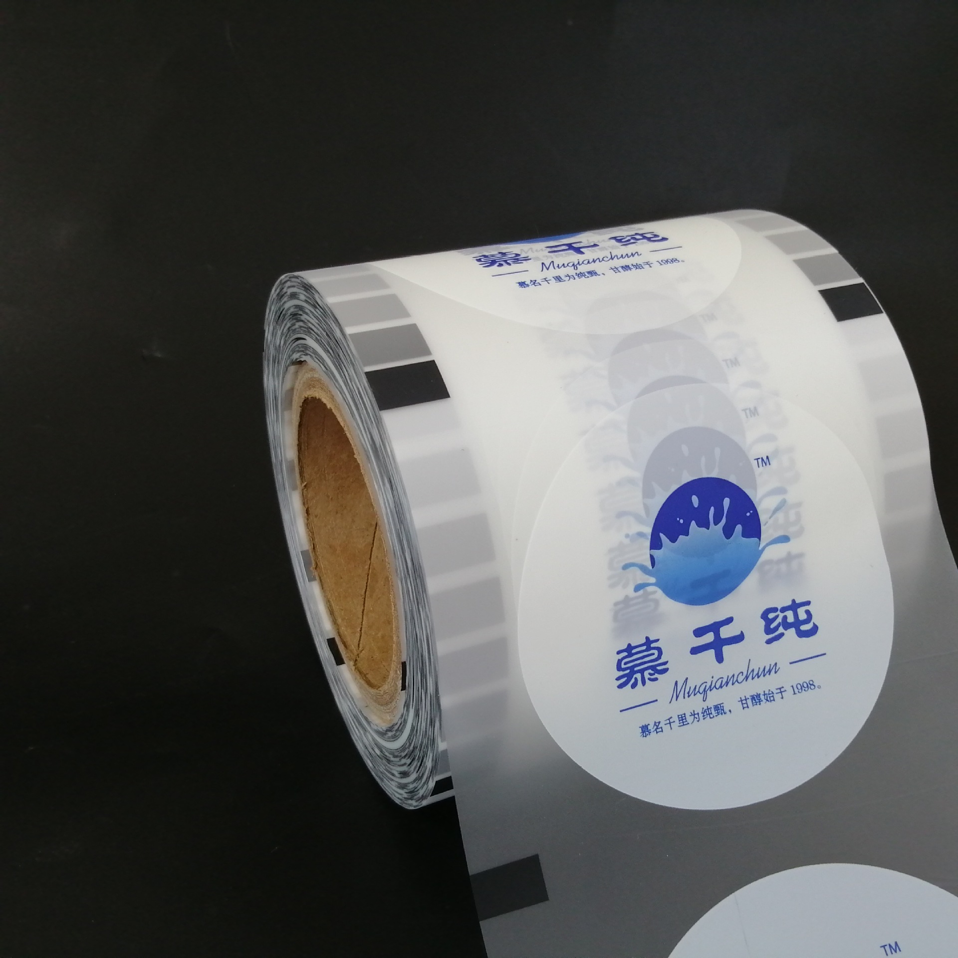 Picture of Manufacturer Wholesale Disposable Milk Tea Sealing Film Plastic Film Milk Tea Soy Milk Cup Sealing Film Automatic Packaging Machine Roll Film