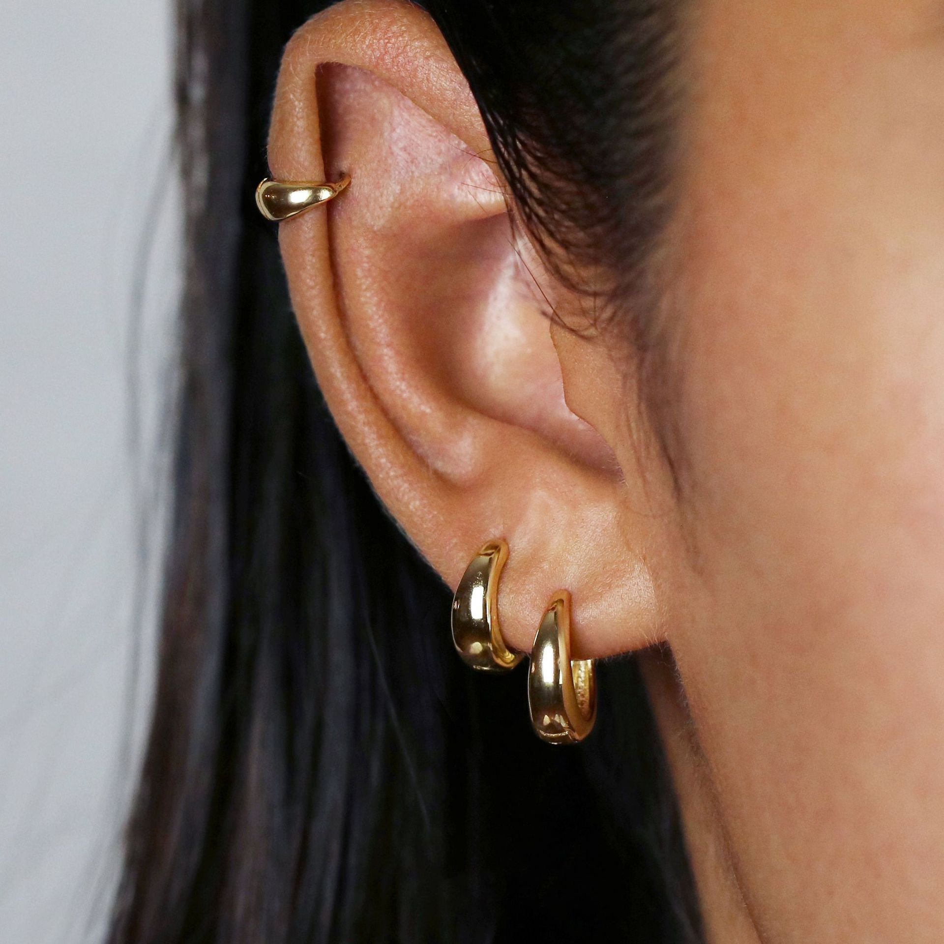 Picture of Amazon Hot Sale INS Minimalist Round Wide Face Ear Buckle Ear Ring European and American Geometric Small Gone Earrings Earrings