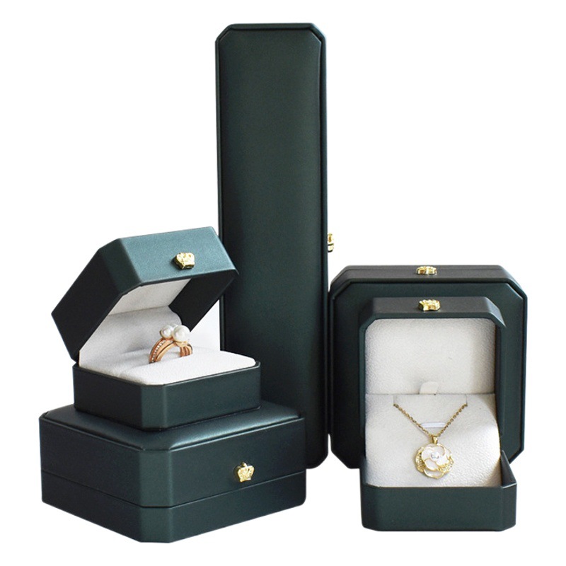 Octagonal pu crown jewelry box Phnom Penh leather ring necklace jewelry box bracelet pendant jewelry box wholesale